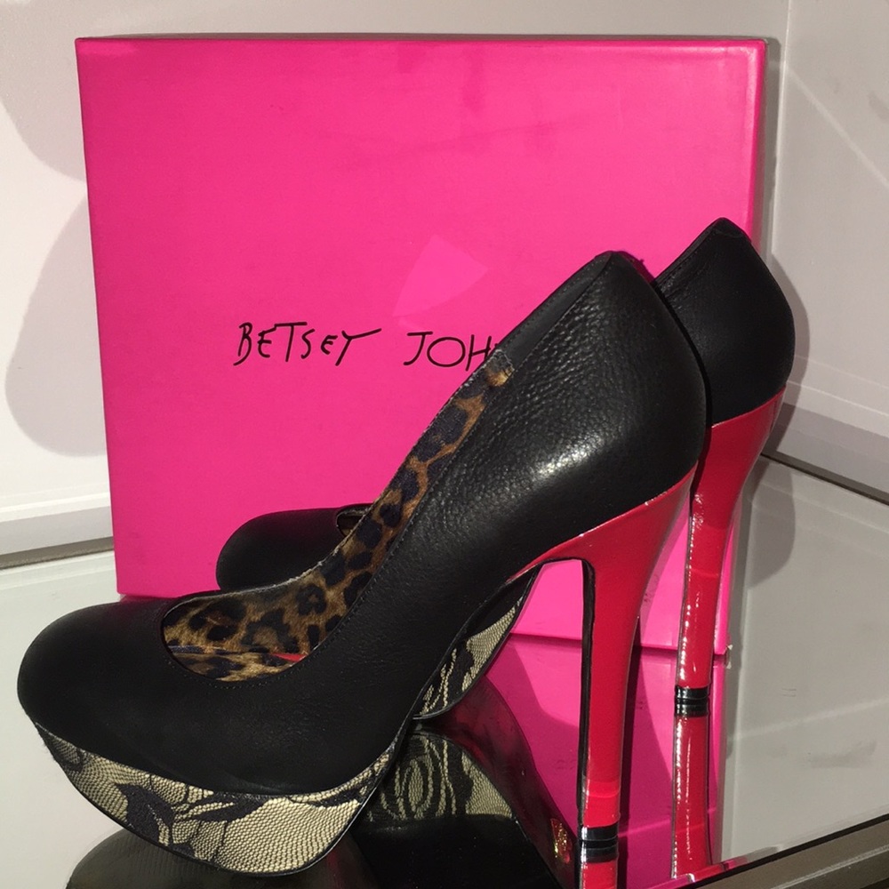 Betsey Johnson Dareah Black Multi Pumps